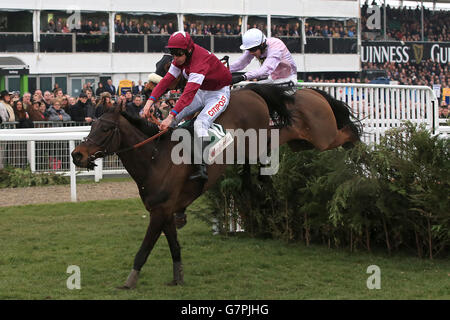 Horse Racing - 2015 Cheltenham Festival - Ladies Day - Cheltenham Racecourse Stockfoto