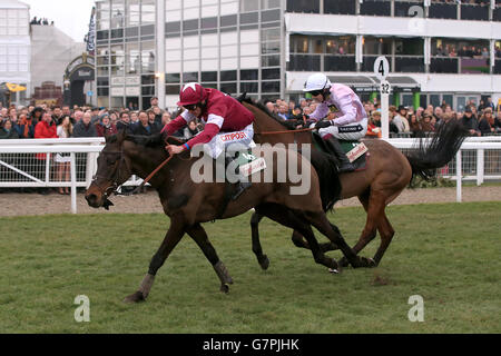 Horse Racing - 2015 Cheltenham Festival - Ladies Day - Cheltenham Racecourse Stockfoto