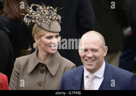 Zara Phillips und Ehemann Mike Tindall am Gold Cup Day während des Cheltenham Festivals auf der Cheltenham Rennbahn. Stockfoto