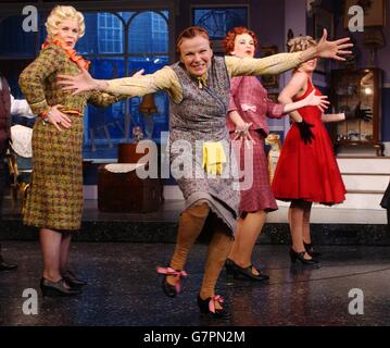 Victoria Wood 'Acorn Antiques"musikalische Photocall - Theatre Royal Haymarket Stockfoto