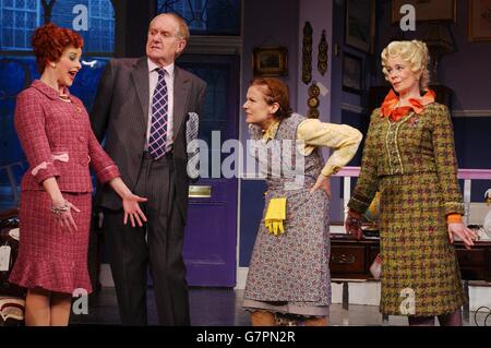 Victoria Wood 'Acorn Antiques"musikalische Photocall - Theatre Royal Haymarket Stockfoto