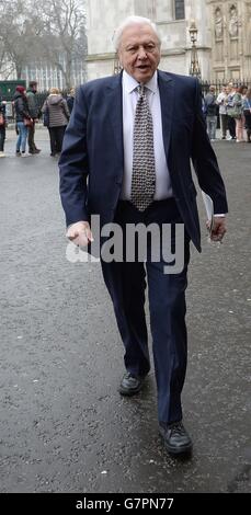 Sir David Attenborough erreicht Westminster Abbey, London, wo eine Gedenkfeier für seinen Bruder Richard Attenborough stattfindet. Stockfoto