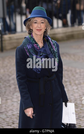 Maureen Lipman kommt in der Westminster Abbey in London zum Gedenkgottesdienst für Lord Richard Attenborough an, der letztes Jahr starb. Stockfoto