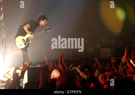 Brit Awards 2005 - Earls Court. Green Day live auf der Bühne auftreten. Stockfoto