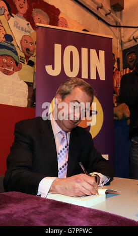 Farage besucht öffentliche Sitzung Stockfoto