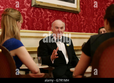 Wirtschaftssekretärin Vince Cable sprach mit Journalisten beim Women on Boards Dinner im Lancaster House, Stable Yard, St. James's, London. Stockfoto