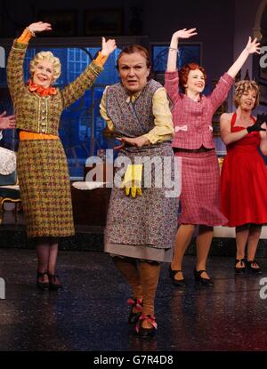 Victoria Wood 'Acorn Antiques"musikalische Photocall - Theatre Royal Haymarket Stockfoto