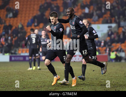 Fußball - Sky Bet Championship - Blackpool / Charlton Athletic - Bloomfield Road. Charlton Athletic feiert Johann Berg Gudmundsson mit Alou Diarra den dritten Treffer seiner Mannschaft gegen Blackpool (rechts) Stockfoto