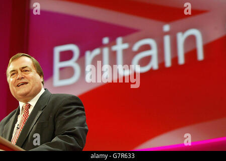 Der stellvertretende Premierminister John Prescott hält eine Rede. Stockfoto
