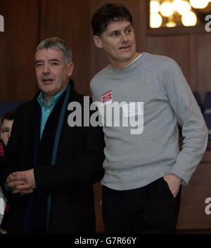 Neu gewählter Anführer der Scottish Socialist Party, Colin Fox, MSP (rechts), mit dem Herausforderer der Führung, Alan McCombes. Stockfoto