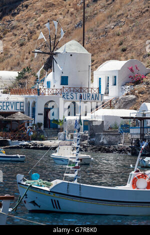 Weiß getünchten Häusern Thirasia Santorini Griechenland Stockfoto