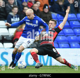 David Cotterill (links) von Birmingham City wird von Huddersfield Town angegangen Jonathan Hogg (rechts) Stockfoto