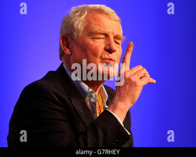 Lord Ashdown, Vorsitzender des Wahlteams der Liberaldemokraten 2015, spricht auf der Frühjahrstagung der schottischen Liberaldemokraten im Aberdeen Exhibition and Conference Center. Stockfoto