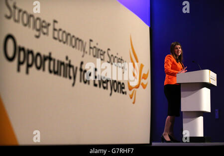 Gleichstellungsminister Jo Swinson spricht auf der Frühjahrstagung der schottischen Liberaldemokraten im Aberdeen Exhibition and Conference Center. DRÜCKEN SIE VERBANDSFOTO. Bilddatum: Freitag, 20. März 2015. Siehe PA Geschichte POLITIK LibDems. Bildnachweis sollte lauten: Andrew Milligan/PA Wire Stockfoto