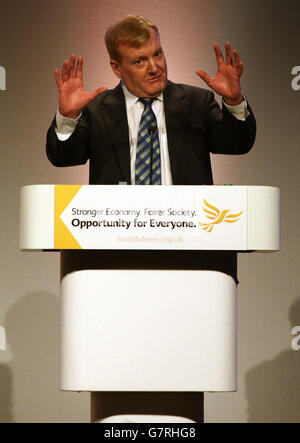 Der ehemalige Liberaldemokrat Charles Kennedy spricht auf der schottischen Liberaldemokraten-Frühjahrstagung im Aberdeen Exhibition and Conference Center. Stockfoto