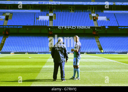 Fußball - Barclays Premier League - Manchester City gegen West Bromwich Albion - Etihad Stadium Stockfoto