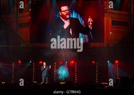 Frankie Boyle tritt in der Royal Albert Hall, London, in Unterstützung des Teenage Cancer Trust. Stockfoto