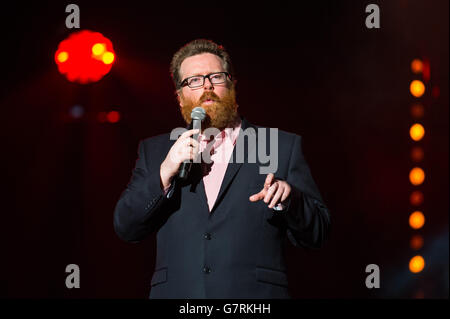 Frankie Boyle tritt in der Royal Albert Hall, London, in Unterstützung des Teenage Cancer Trust. Stockfoto