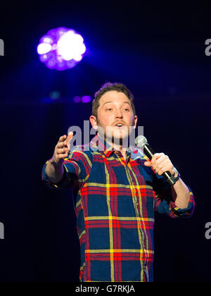 Teenage Cancer Trust Konzerte 2015 - London. Jon Richardson tritt in der Royal Albert Hall, London, in Unterstützung des Teenage Cancer Trust auf. Stockfoto