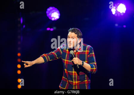 Jon Richardson tritt in der Royal Albert Hall, London, in Unterstützung des Teenage Cancer Trust auf. Stockfoto