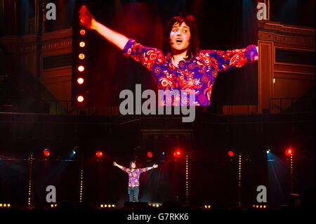 Teenage Cancer Trust Konzerte 2015 - London. Noel Fielding tritt in der Royal Albert Hall in London auf, als Unterstützung des Teenage Cancer Trust. Stockfoto