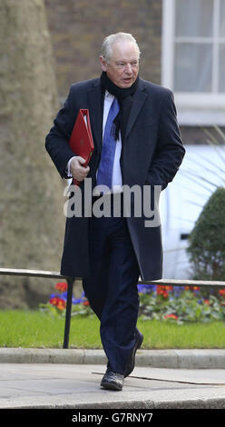 Der Minister für das Kabinett Francis Maude kommt zu einer Kabinettssitzung in Downing Street, London, bevor Bundeskanzler George Osborne die jährliche Haushaltserklärung übergibt. Stockfoto