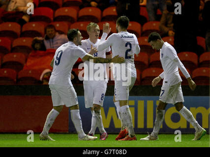 Fußball - Under 21 International - England unter 21 / Deutschland unter 21 - Riverside Stadium. Danny Ings von England U21, links England U21'S James ward-Prowse, Mitte und Carl Jenkinson von England U21, rechts feiern den Sieger Stockfoto