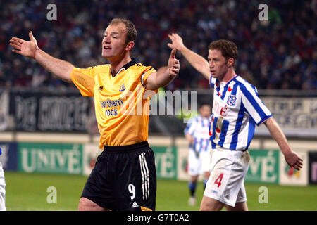 Fußball - UEFA-Pokal - Runde der letzten 32 - Hinspiel - Heerenveen V Newcastle United - Abe Lenstre Stadion Stockfoto