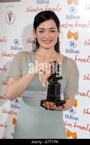 Laurence Olivier Awards - Hilton Hotel. Laura Michelle Kelly mit ihrem Preis für die beste Schauspielerin für Mary Poppins. Stockfoto