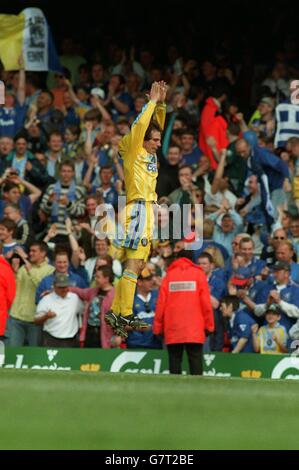 Fußball - Littlewoods FA Cup - Halbfinale - Chelsea gegen Wimbledon. Gianfranco Zola, Chelsea, feiert das 2. Tor gegen Wimbledon Stockfoto