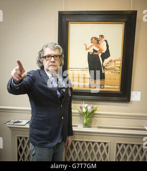 Der Künstler Jack Vettriano mit seinem Werk The Missing man II, bewertet mit £100,000 - £150,000, Teil einer privaten Sammlung seiner Gemälde bei Bonhams Auktionatoren in Edinburgh. Stockfoto