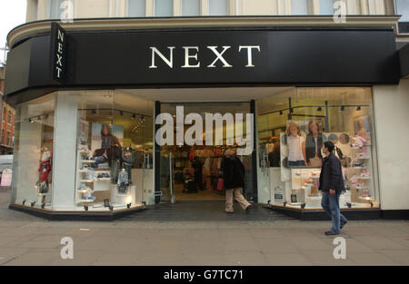 Geschäfte In Der High Street. A Next Store in der Oxford Street. Stockfoto