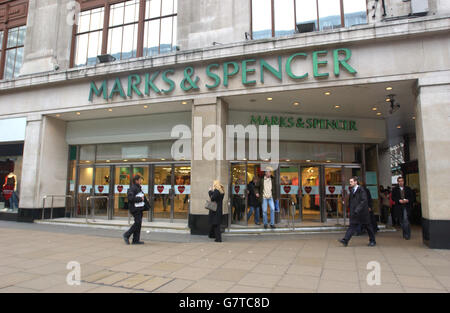 Geschäfte In Der High Street. Ein Marks and Spencer-Geschäft in der Oxford Street. Stockfoto