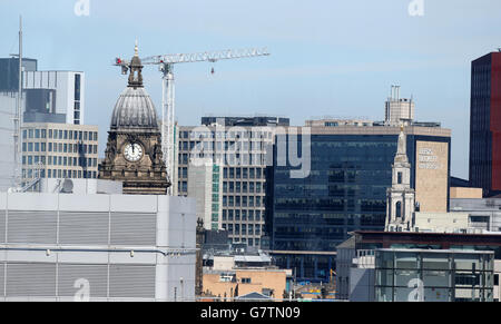 Blick auf das Rathaus und Neubau im Stadtzentrum von Leeds. Stockfoto