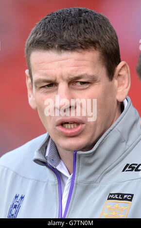 Hull FC Cheftrainer Lee Radford vor dem ersten Utility Super League Spiel im Langtree Park, St. Helens. DRÜCKEN Sie VERBANDSFOTO. Bilddatum: Montag, 6. April 2015. Siehe PA Story RUGBYL St Helens. Bildnachweis sollte lauten: Martin Rickett/PA Wire. EINSCHRÄNKUNGEN: . Keine kommerzielle Nutzung. Keine falsche kommerzielle Verbindung. Keine Videoemulation. Keine Bildbearbeitung. Stockfoto