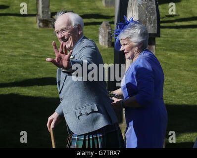 Die Großeltern von Andy Murray, Roy und Shirley Erskine, nach der Hochzeit des britischen Tennis Nummer eins mit Kim Sears in der Dunblane Cathedral. Stockfoto