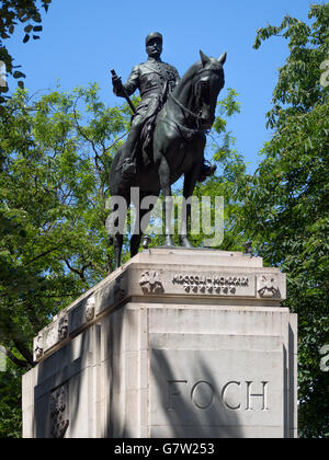 LILLE, FRANKREICH - 08. JUNI 2014: Statue des Marschalls Foch zu Pferd Stockfoto