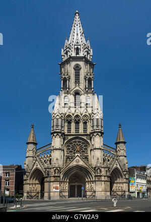 LILLE, FRANKREICH - 08. JUNI 2014: Außenansicht der Kirche des Heiligen Herzens Jesu Stockfoto