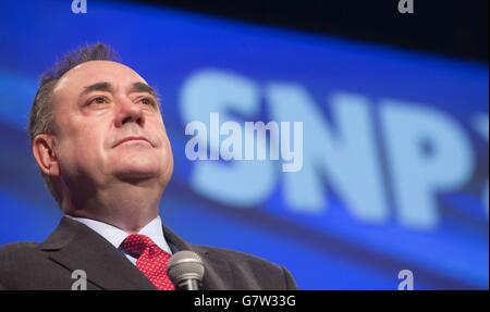 Der ehemalige Leiter Alex Salmond spricht bei der SNP-Konferenz im SECC in Glasgow. Stockfoto