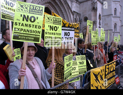 Stansted Airport Expansion Protest - High Court Stockfoto