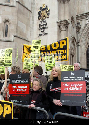 Stansted Airport Expansion Protest - High Court Stockfoto