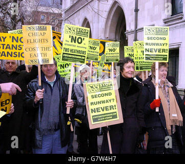 Stansted Airport Expansion Protest - High Court Stockfoto