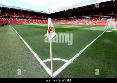 Ein allgemeiner Blick auf Old Trafford vor dem Spiel der Barclays Premier League in Old Trafford, Manchester. DRÜCKEN Sie VERBANDSFOTO. Bilddatum: Samstag, 4. April 2015. Siehe PA Geschichte FUSSBALL man Utd. Bildnachweis sollte lauten: Martin Rickett/PA Wire. Stockfoto