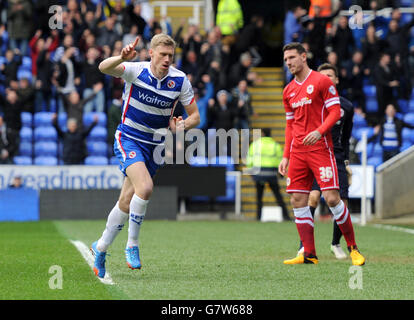 Fußball - Sky Bet Championship - Reading gegen Cardiff City - Madejski Stadium. Pavel Pogrebnyak von Reading feiert das erste Tor seiner Seite Stockfoto
