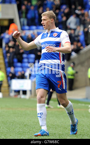 Fußball - Sky Bet Championship - Reading gegen Cardiff City - Madejski Stadium. Pavel Pogrebnyak von Reading feiert das erste Tor seiner Seite Stockfoto