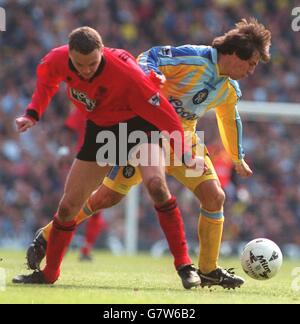 Dean Blackwell, Wimbledon kämpft mit dem italienischen Ass Gianfranco Zola, Chelsea Stockfoto