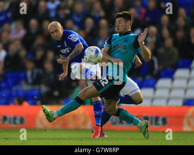 Fußball - Sky Bet Championship - Birmingham City / Blackburn Rovers - St Andrews. David Cotterill (links) von Birmingham City hat gegen Blackburn Rovers ein Tor geschossen. Stockfoto