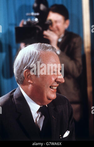 Premierminister Edward Heath bei einer Pressekonferenz zur Parlamentswahl der Konservativen Partei. Stockfoto