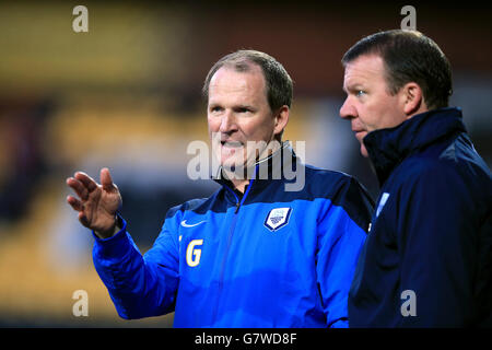 Simon Grayson, Manager von Preston North End (links), mit dem Torwarttrainer Alan Kelly Stockfoto