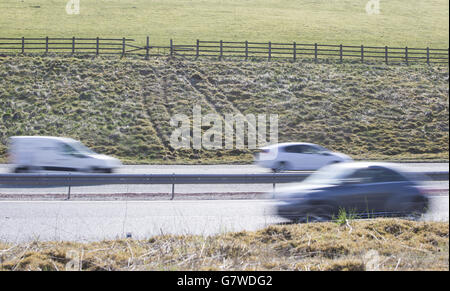 Die M74 in der Nähe der J13 in Abington, South Lanarkshire, nachdem heute Morgen auf einer viel befahrenen Autobahn „ein Hund die Kontrolle über einen Traktor übernimmt“ Rückschläge verursacht wurden. Stockfoto